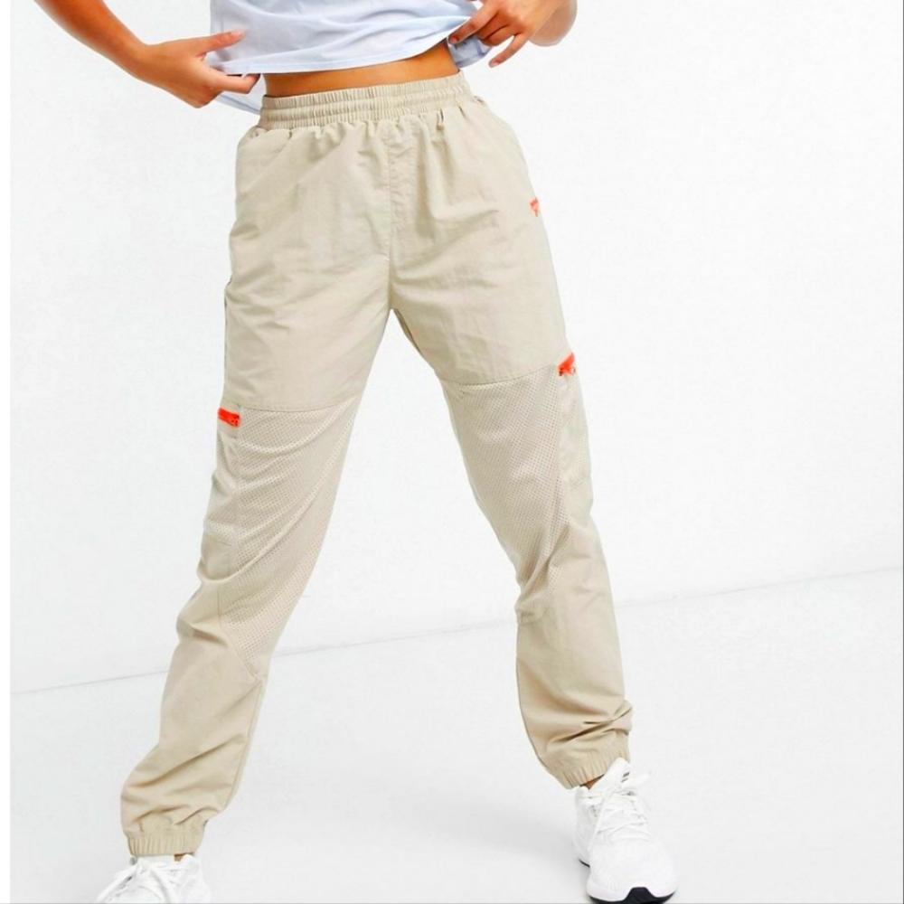 NWT REEBOK Classics Basketball Pocket Beige Tan Cargo Pants Joggers sz M